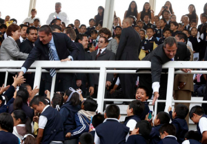 Christie greets children in Mexico