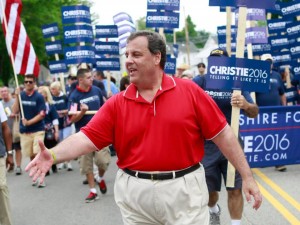 christie new hampshire parade with signs
